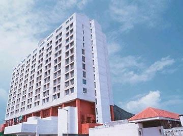 Searock Hotel Mumbai Bagian luar foto