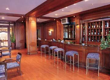 Searock Hotel Mumbai Bagian luar foto